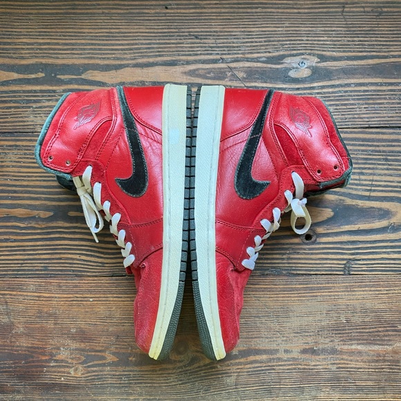 Jordan 1 Retro Gucci Reds - Picture 5 of 8
